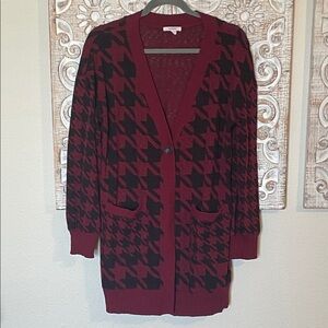 Maurices Burgundy and Black Houndstooth V-Neck Cardigan
